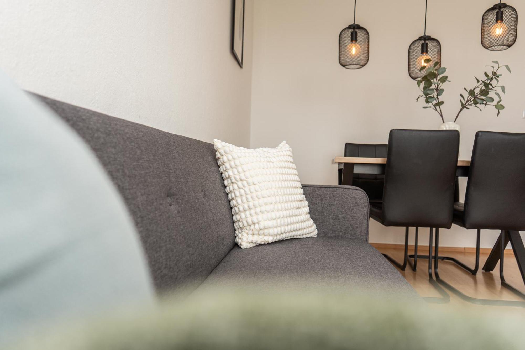 Unique - 2 Bedrooms - Balcony - Kitchen Apartment *